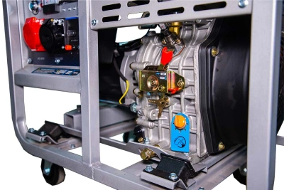 Генератор дизельный 9,0 кВт 380В/3 кВт 220В 20 л с электростартером TOR KM9000D по ценам производителя в Москве с доставкой по всей России