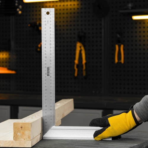 Угольник стальной 400 мм, нержавеющая сталь, градуировка, алюминиевое основание Denzel по ценам производителя в Москве с доставкой по всей России