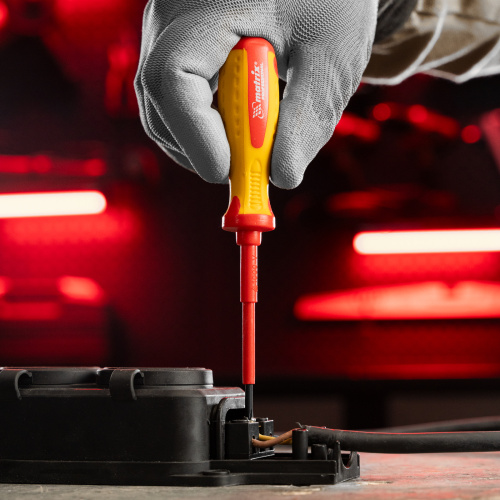 Отвертка Insulated, PH0 x 75 мм, CrMo, до 1000 В, двухкомпонентная рукоятка Matrix Professional по ценам производителя в Москве с доставкой по всей России