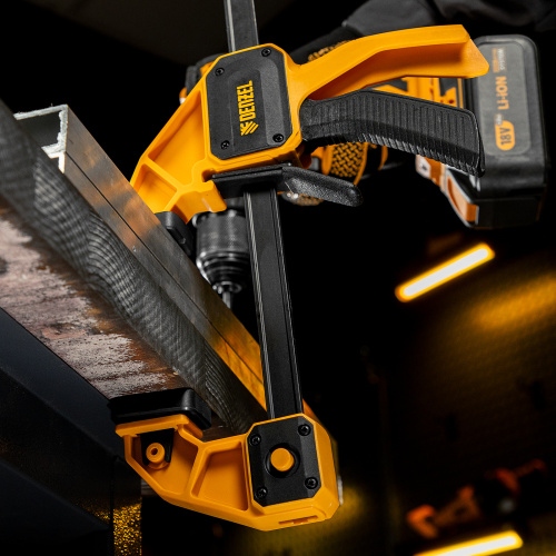 Струбцина F-образная, быстрозажимная, 300 х 80 мм, усиленный нейлоновый корпус Denzel по ценам производителя в Москве с доставкой по всей России