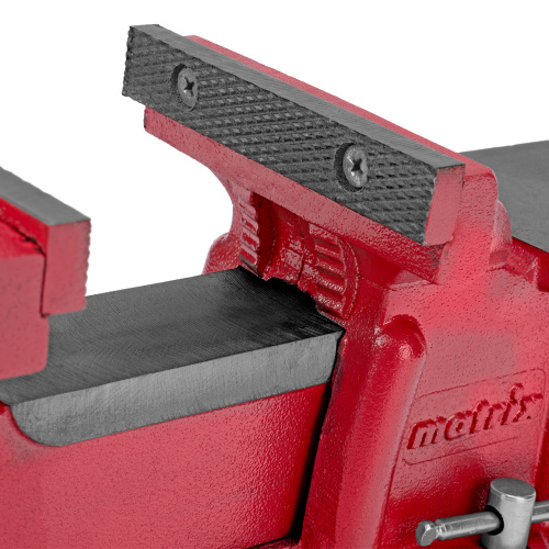 Тиски слесарные, 125 мм, поворотные, с наковальней Matrix по ценам производителя в Москве с доставкой по всей России