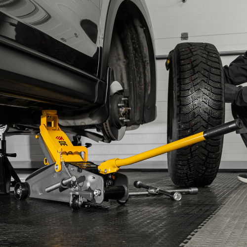 Домкрат гидравлический подкатной с фиксатором, 2,8 т, 135-385 мм Denzel по ценам производителя в Москве с доставкой по всей России