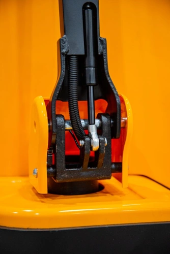 Штабелер самоходный 1,2 т 3,0 м TOR CQDA1230-EL 24/65 В/Ач (сопровождаемый) по ценам производителя в Москве с доставкой по всей России