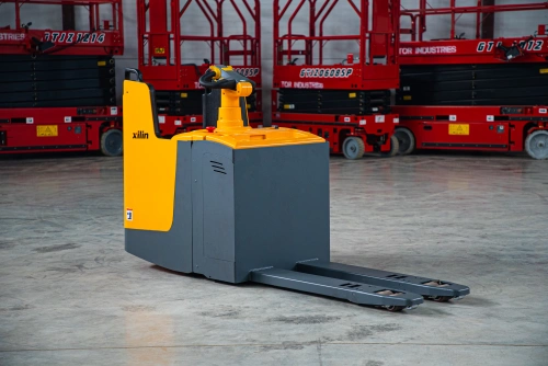 Тележка электрическая 2000 кг 1150 мм XILIN CBD20L с закрытой платформой 24/280 В/Ач по ценам производителя в Москве с доставкой по всей России