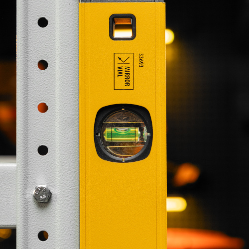 Уровень алюминиевый, магнит, фрезерованный, 3 глазка (1 зеркал.) 0,5 мм/м, 1000 мм Denzel по ценам производителя в Москве с доставкой по всей России