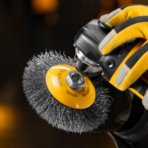 Щетка для УШМ, 125 мм, "Тарелка", витая нержавеющая проволока 0.3 мм, М14 Denzel по ценам производителя в Москве с доставкой по всей России