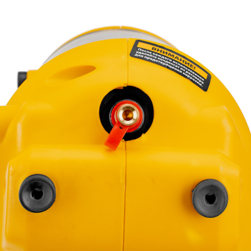 Компрессор воздушный DL1300, 10 бар, 1,3 кВт 180 л/мин 5 л, с набором аксессуаров Denzel по ценам производителя в Москве с доставкой по всей России