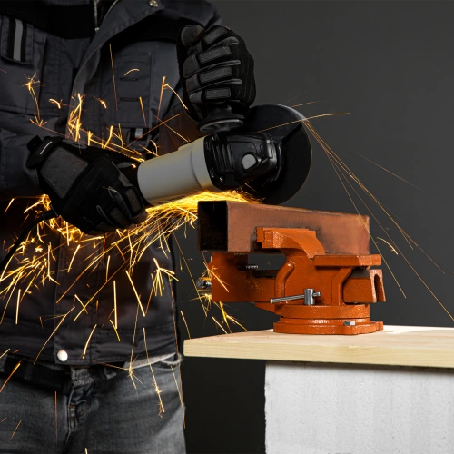 Тиски слесарные, 125 мм, поворотные, с наковальней Sparta по ценам производителя в Москве с доставкой по всей России