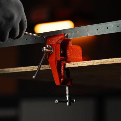 Тиски, 50 мм, крепление для стола Sparta по ценам производителя в Москве с доставкой по всей России