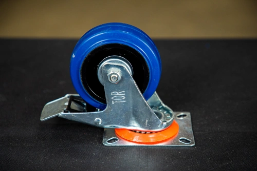 Колесо поворотное резина SRCLb 42 100 мм с тормозом (N) по ценам производителя в Москве с доставкой по всей России