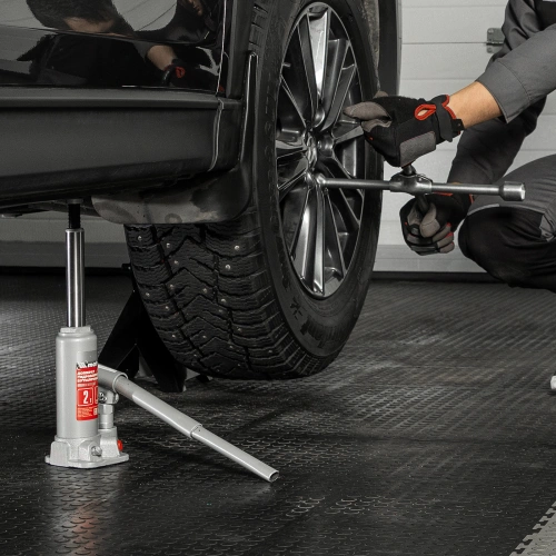 Домкрат гидравлический бутылочный, 2 т, высота подъема 181-345 мм, в пластиковый кейсе Matrix по ценам производителя в Москве с доставкой по всей России