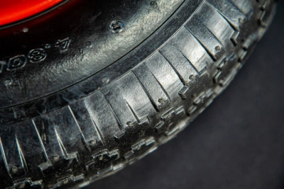 Колесо пневматическое резиновое 387 мм 4.00-8 (подшипник 16 мм) по ценам производителя в Москве с доставкой по всей России