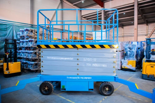 Подъемник ножничный передвижной аккумуляторный 500 кг, 12/14 м, 24/85 В/Ач TOR SJY-0,5-12 DC по ценам производителя в Москве с доставкой по всей России