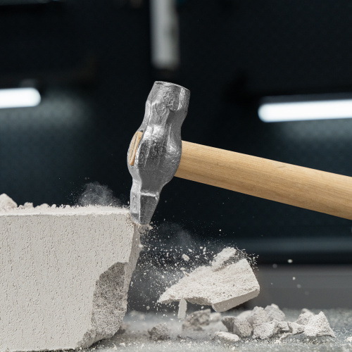 Молоток слесарный, 500 г, круглый боек, деревянная рукоятка по ценам производителя в Москве с доставкой по всей России