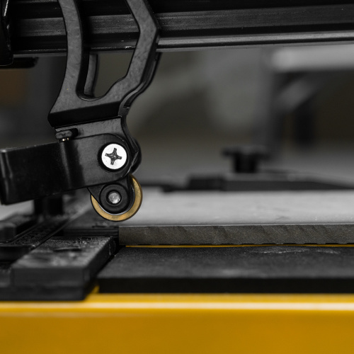 Плиткорез рельсовый 800х16мм, каретка на подш., стальная станина, усил. рукоятка-пенал Denzel по ценам производителя в Москве с доставкой по всей России