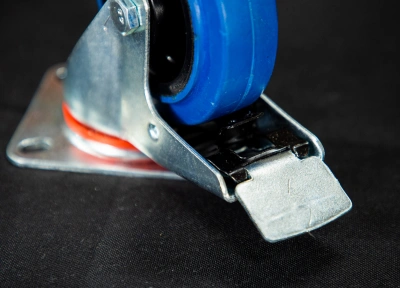 Колесо поворотное резина SRCLb 42 100 мм с тормозом (F) по ценам производителя в Москве с доставкой по всей России