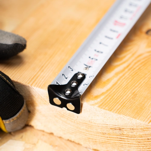 Рулетка 10м х 32мм, автоматич. фиксац., нейлон. покрытие, магнит. зацеп, двухстор. разметка Denzel по ценам производителя в Москве с доставкой по всей России