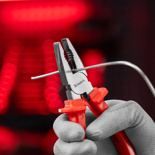 Плоскогубцы Econom, 200 мм, шлифованные, пластмассовые рукоятки Matrix по ценам производителя в Москве с доставкой по всей России