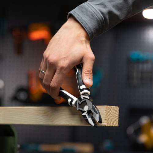 Плоскогубцы комбинированные 210 мм, усиленная система, Pro Matrix по ценам производителя в Москве с доставкой по всей России