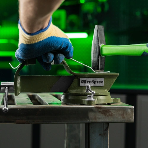 Тиски слесарные, 100 мм, стальные, поворотные Сибртех по ценам производителя в Москве с доставкой по всей России