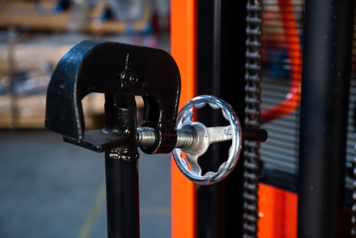 Штабелер-бочкокантователь гидравлический 0,35 т 2,5 м TOR CDT с электроподъемом по ценам производителя в Москве с доставкой по всей России