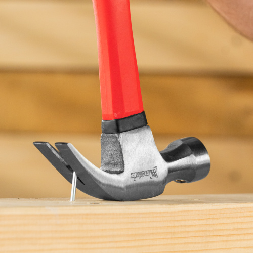 Молоток-гвоздодер optimal, 450 г, боек c магнитом, фибергласовая обрезиненная рукоятка Matrix по ценам производителя в Москве с доставкой по всей России