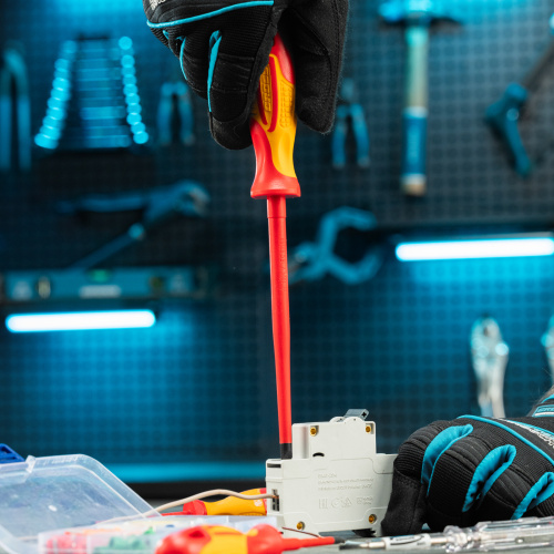 Набор отверток диэлектрических до 1000 В, 8 шт, тестер, CrMo, двухкомпонентные рукоятки Gross по ценам производителя в Москве с доставкой по всей России