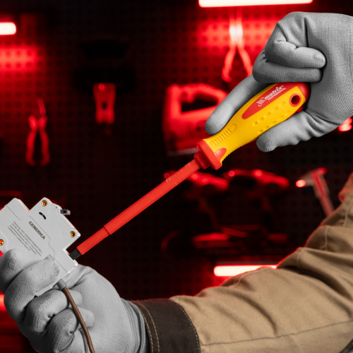 Отвертка Insulated, SL6.5 x 150 мм, CrMo, до 1000 В, двухкомпонентная рукоятка Matrix Professional по ценам производителя в Москве с доставкой по всей России