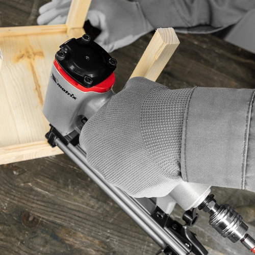 Нейлер пневматический для гвоздей от 10 до 32 мм Matrix по ценам производителя в Москве с доставкой по всей России