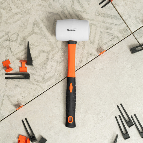 Киянка резиновая, 450 г, белая резина, фибергласовая рукоятка Sparta по ценам производителя в Москве с доставкой по всей России