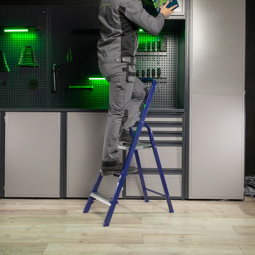 Стремянка, 3 ступени, стальная, Сибртех по ценам производителя в Москве с доставкой по всей России