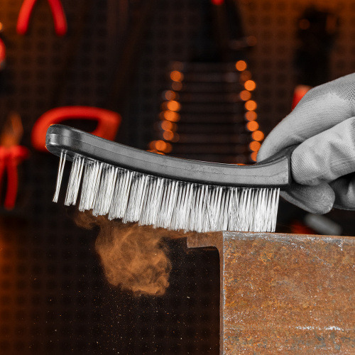 Щетка пятирядная металлическая с пластмассовой ручкой Sparta по ценам производителя в Москве с доставкой по всей России