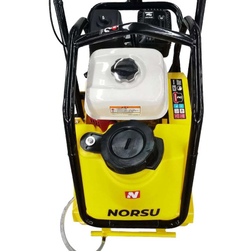 Виброплита бензиновая прямоходная NORSU RF-110TH (колесный комплект, бак для воды) по ценам производителя в Москве с доставкой по всей России