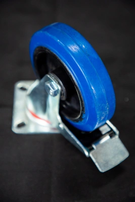 Колесо поворотное резина SRCLb 55 125 мм с тормозом (F) по ценам производителя в Москве с доставкой по всей России