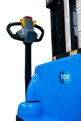 Штабелер самоходный 1,5 т 2,5 м TOR WS15H-2500SC PRO Li-ion 24/60 В/Ач контр. скорости подъема по ценам производителя в Москве с доставкой по всей России