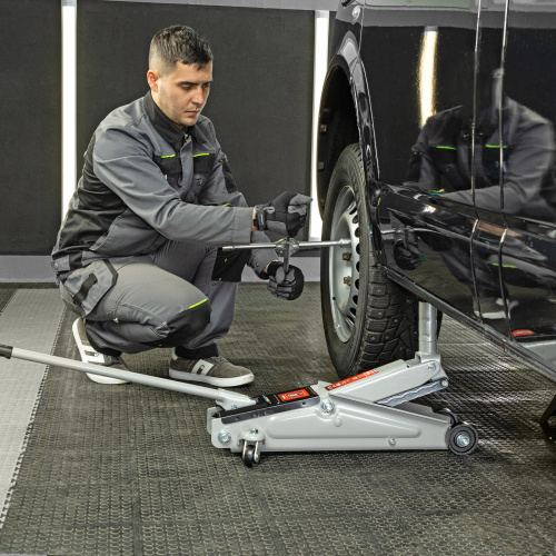 Домкрат гидравлический подкатной, 3 т, высота подъема 150-530 мм Matrix по ценам производителя в Москве с доставкой по всей России