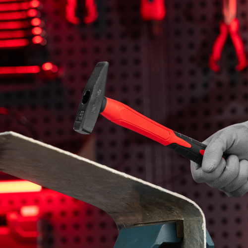 Молоток слесарный optimal, 300 г, фибергласовая обрезиненная рукоятка, квадратный боек Matrix по ценам производителя в Москве с доставкой по всей России