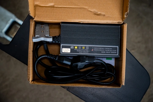 Штабелер самоподъемный 0,5 т 1,5 м TOR CDD05Z с электроподъемом по ценам производителя в Москве с доставкой по всей России