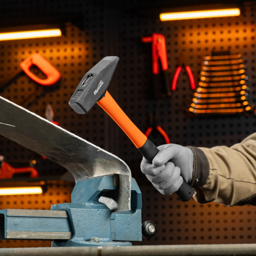 Молоток слесарный, 1000 г, фибергласовая обрезиненная рукоятка Sparta по ценам производителя в Москве с доставкой по всей России