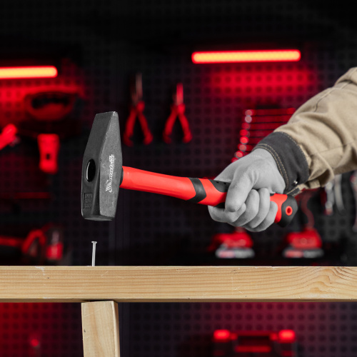 Молоток слесарный, 1000 г, фибергласовая обрезиненная рукоятка Matrix по ценам производителя в Москве с доставкой по всей России