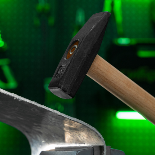 Молоток слесарный 800 г, квадратный боек, деревянная рукоятка Сибртех по ценам производителя в Москве с доставкой по всей России