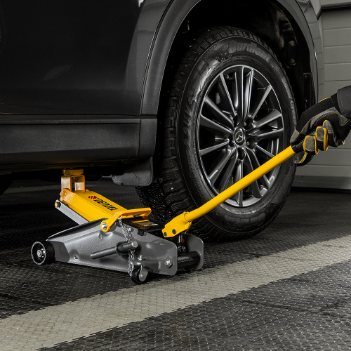 Домкрат гидравлический подкатной с фиксатором, 2,8 т, 135-385 мм, в кейсе Denzel по ценам производителя в Москве с доставкой по всей России