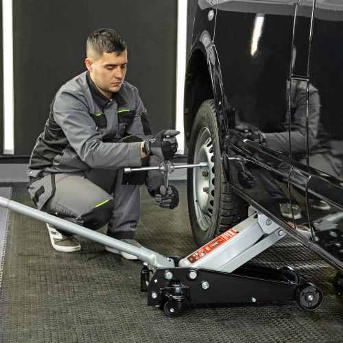 Домкрат гидравлический подкатной, 3 т, высота подъема 140-520 мм Matrix по ценам производителя в Москве с доставкой по всей России