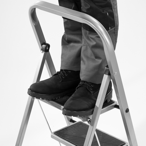 Стремянка 3 ступени, с полимерными ковриками, Сибртех по ценам производителя в Москве с доставкой по всей России