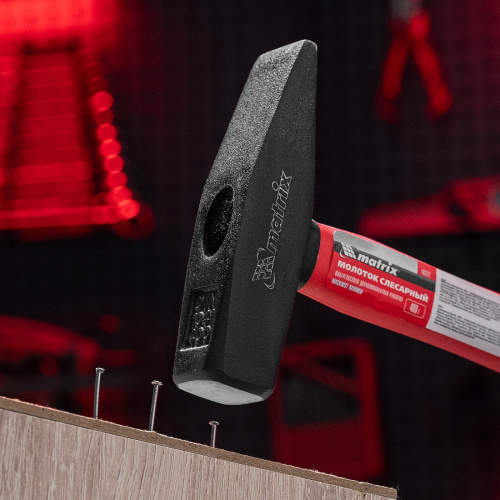 Молоток слесарный, 400 г, фибергласовая обрезиненная рукоятка Matrix по ценам производителя в Москве с доставкой по всей России