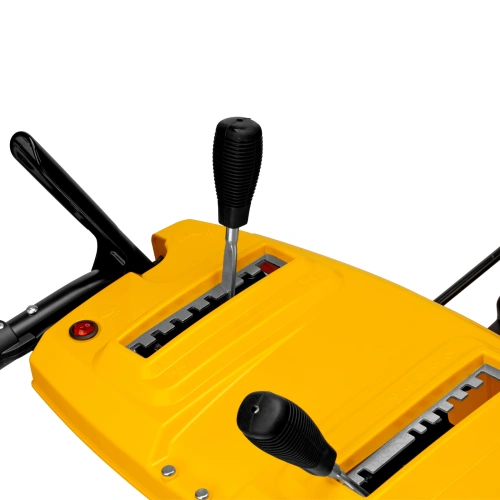 Бензиновая снегоуборочная машина SBM 610S PRO, 212 cc, электростартер, фара, обогрев Denzel по ценам производителя в Москве с доставкой по всей России