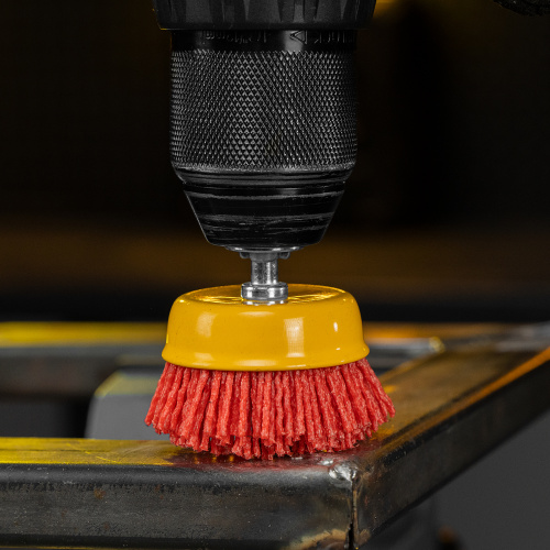 Щетка для дрели, 65 мм, Чашка, со шпилькой, нейлоновая щетина Denzel по ценам производителя в Москве с доставкой по всей России