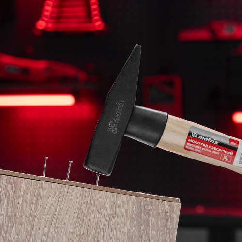 Молоток слесарный, 300 г, квадратный боек, деревянная рукоятка Matrix по ценам производителя в Москве с доставкой по всей России