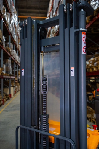 Штабелер самоходный 1,5 т 4,5 м XILIN CDDR15-III 24/200 В/Ач (сопровождаемый) по ценам производителя в Москве с доставкой по всей России