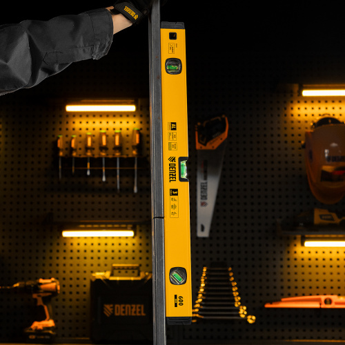 Уровень алюминиевый, магнит, фрезерованный, 3 глазка (1 зеркал.) 0,5 мм/м, 600 мм Denzel по ценам производителя в Москве с доставкой по всей России